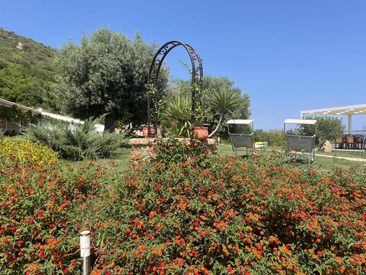 Hotel Essenza Di Mirto La Caletta Extérieur photo