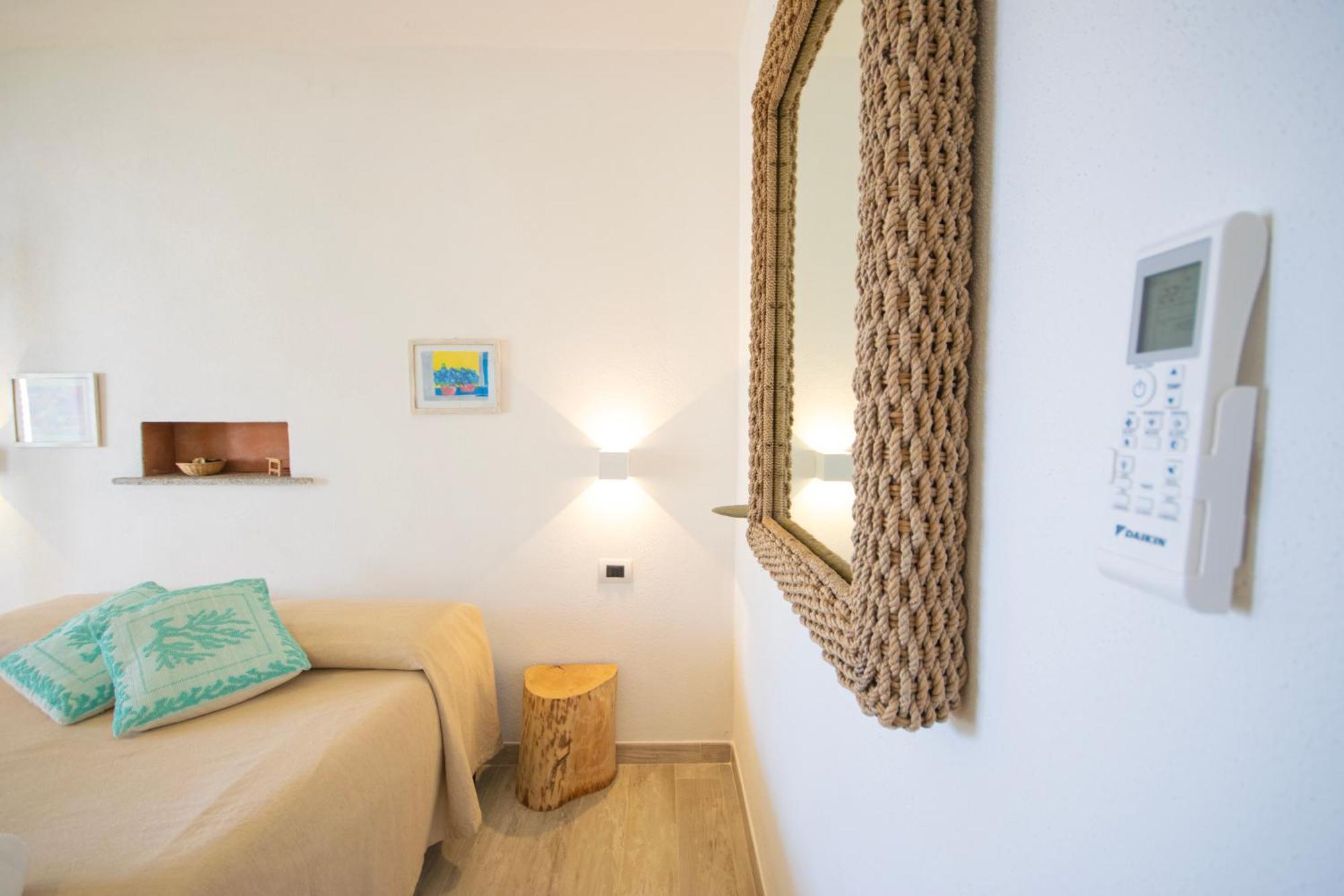 Hotel Essenza Di Mirto La Caletta Extérieur photo