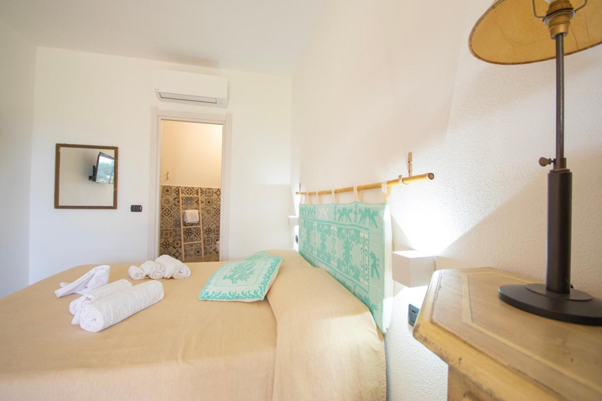 Hotel Essenza Di Mirto La Caletta Extérieur photo