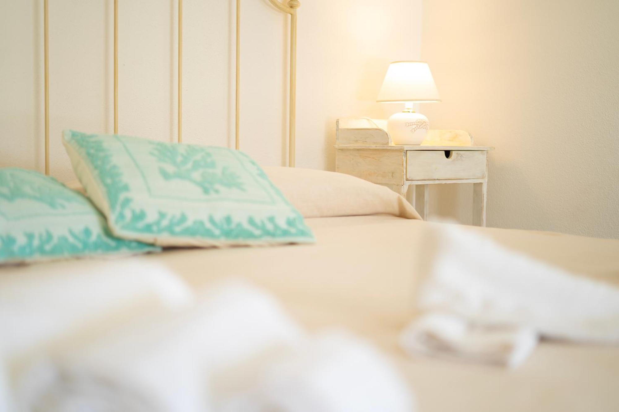 Hotel Essenza Di Mirto La Caletta Extérieur photo