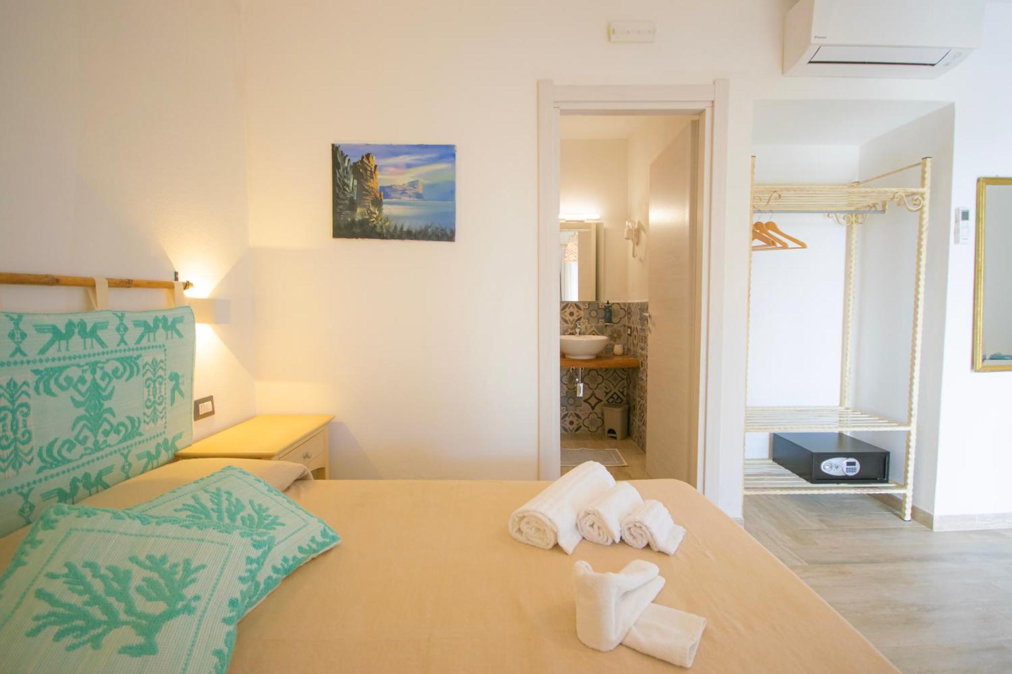 Hotel Essenza Di Mirto La Caletta Chambre photo