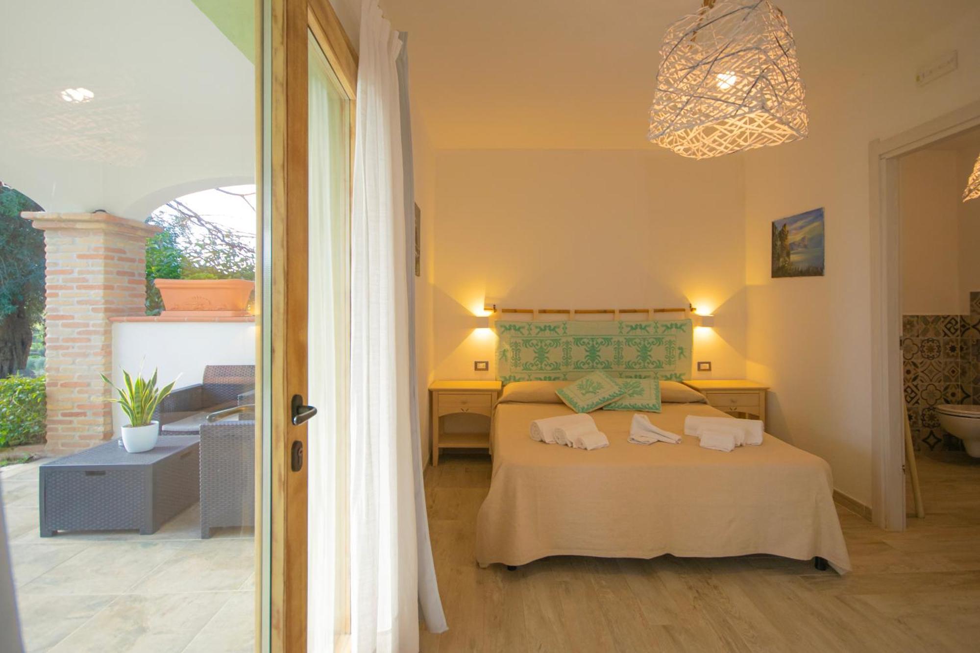 Hotel Essenza Di Mirto La Caletta Chambre photo